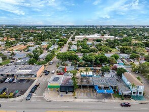 813 9th Ave N in Lake Worth Beach, FL - Building Photo - Building Photo