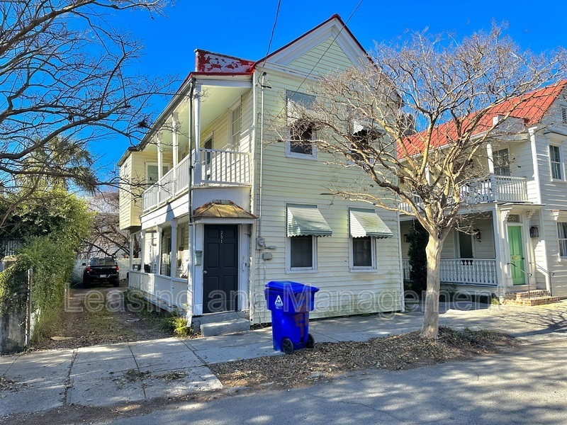 251 Coming St in Charleston, SC - Building Photo