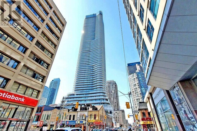 11-5711 Wellesley St W