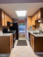 9218 Sprucewood Rd in Burke, VA - Building Photo - Building Photo