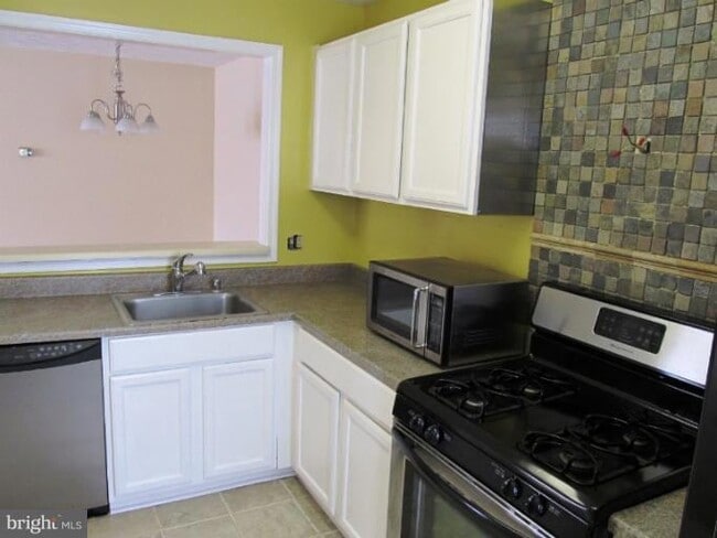 2219 Hunters Run Dr, Unit 2219 in Reston, VA - Building Photo - Building Photo