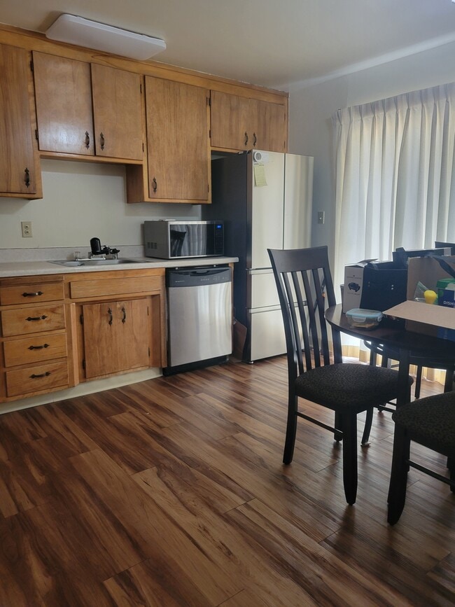 8140 Monte Park Ave in Fair Oaks, CA - Foto de edificio - Building Photo