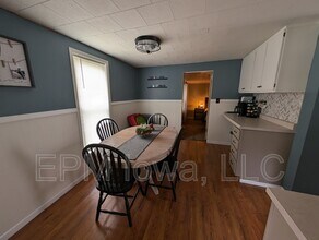 608 8th Ave SW in Independence, IA - Building Photo - Building Photo