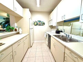 1401 E Beach Dr in Galveston, TX - Building Photo - Building Photo
