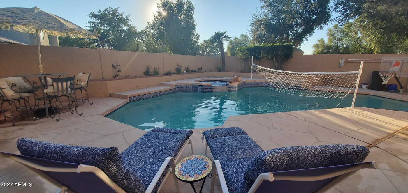 1345 W Lobster Trap Dr in Gilbert, AZ - Building Photo