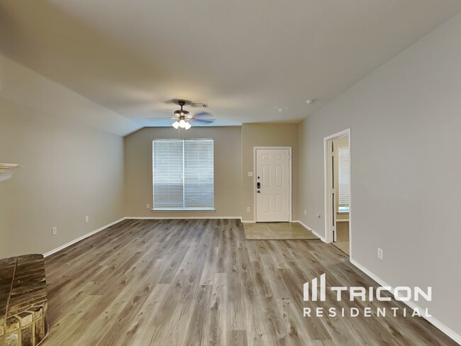 1114 Alicia Ln in Lancaster, TX - Building Photo - Building Photo