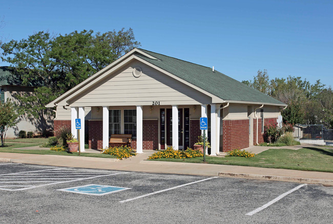 Garland Square Apartments in Norman, OK - Building Photo - Building Photo