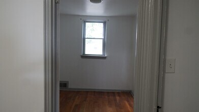323 Stevens Ave in Jersey City, NJ - Building Photo - Building Photo