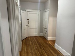 75 Chester St, Unit 4 in Boston, MA - Foto de edificio - Building Photo