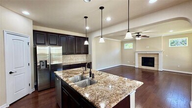12300 Terraza Cir in Austin, TX - Building Photo - Building Photo