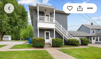 111 Ewing St in Le Claire, IA - Building Photo