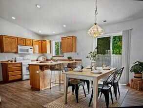 2418 S Arthur Ct in Kennewick, WA - Building Photo - Building Photo