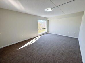 5756F Village Green Dr in Alexandria, VA - Building Photo - Building Photo