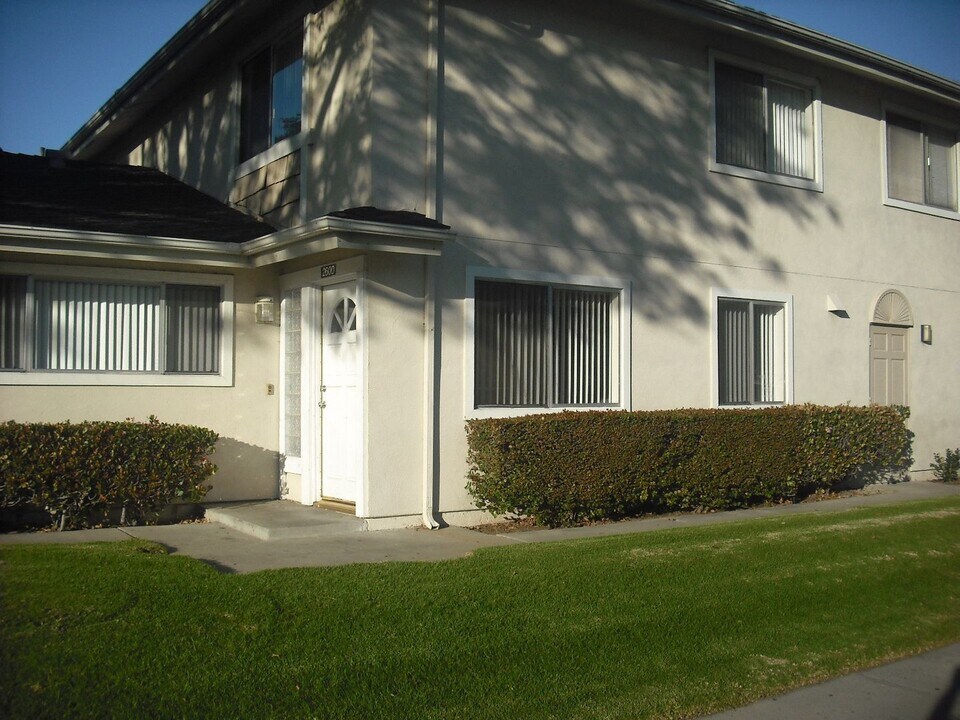 2600 Victoria Ave in Port Hueneme, CA - Building Photo