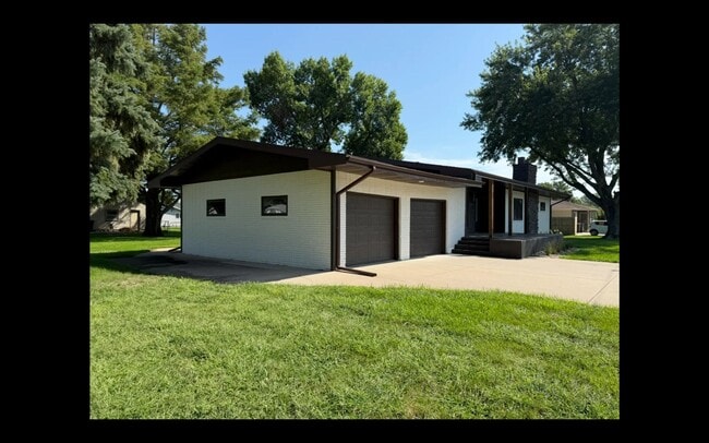 2416 W 9th St in Hastings, NE - Building Photo - Building Photo