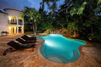 1051 NE 89th St in Miami, FL - Building Photo - Building Photo