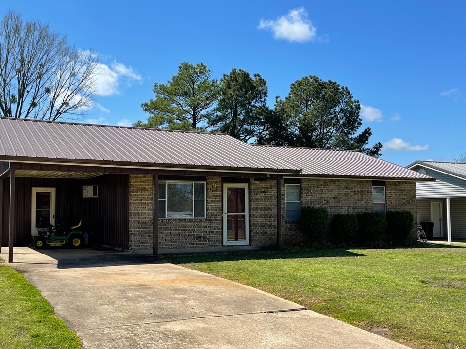 209 South Ave in Spiro, OK - Foto de edificio