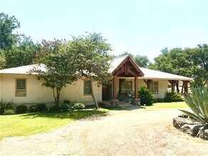 3209 Crosswind Dr in Spicewood, TX - Building Photo - Building Photo