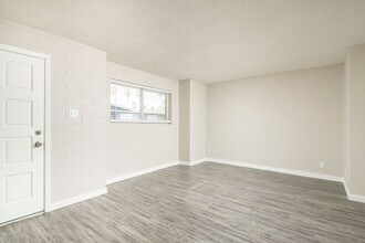 2402 W Devonshire Ave in Phoenix, AZ - Building Photo - Building Photo