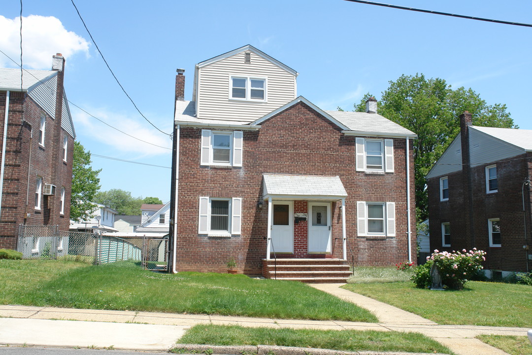 338-340 Meredith St in Perth Amboy, NJ - Building Photo