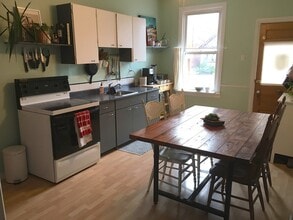 2 Devonport St in Hamilton, ON - Building Photo - Building Photo