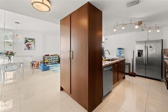 7935 East Dr, Unit 1101 in North Bay Village, FL - Building Photo - Building Photo