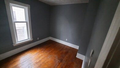 127 Paddock Ave SE, Unit 127 Paddock Ave SE APT A in Grand Rapids, MI - Building Photo - Building Photo