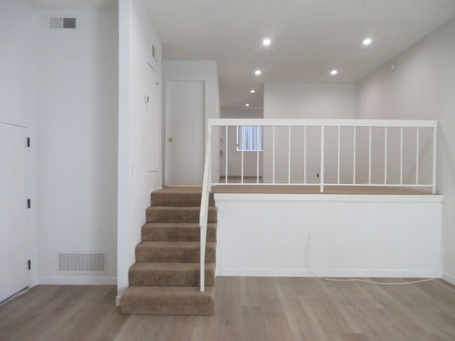 8865 Independence Ave in Los Angeles, CA - Building Photo - Building Photo