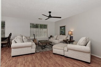 127 Hockenberry Ct in Conroe, TX - Building Photo - Building Photo