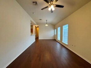 1717 Constantino Cir-Unit -1717B Constantino Circle in Austin, TX - Foto de edificio - Building Photo