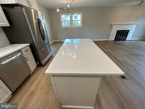 7504 Gresham St in Springfield, VA - Foto de edificio - Building Photo