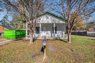 433 E Jordan Ave in West Point, MS - Building Photo