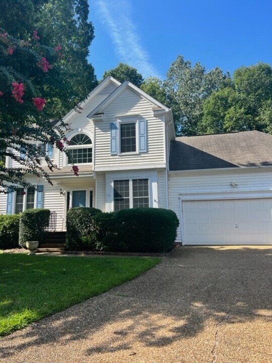 105 Glenkinchiey Ct in Yorktown, VA - Building Photo