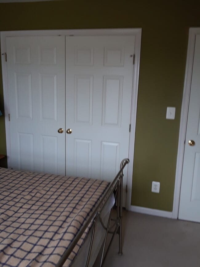 1982 Brooke Farm Ct in Woodbridge, VA - Foto de edificio - Building Photo