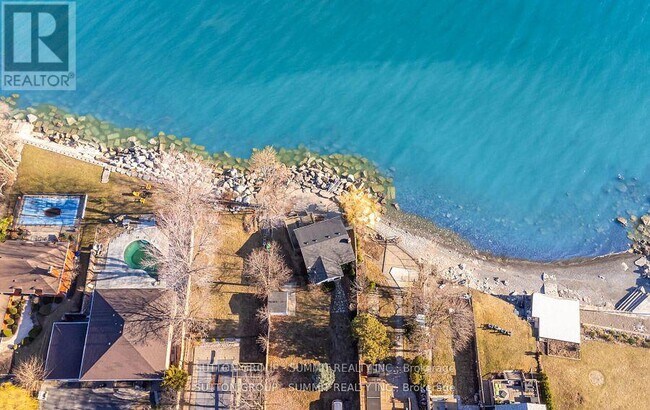 18 1/2 Lakeshore Dr in Hamilton, ON - Building Photo - Building Photo