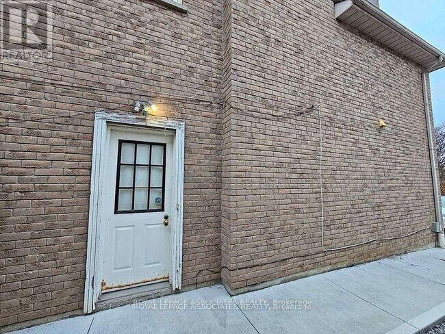 9 Ridgewood Rd in Toronto, ON - Building Photo - Building Photo