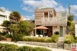 260 31st St in Hermosa Beach, CA - Building Photo