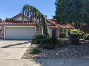 692 Rambleton Dr in Vacaville, CA - Building Photo - Building Photo
