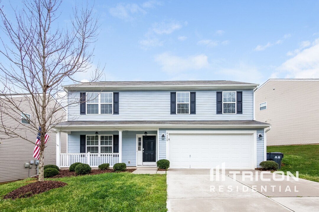 9328 Bradstreet Commons Way in Charlotte, NC - Building Photo