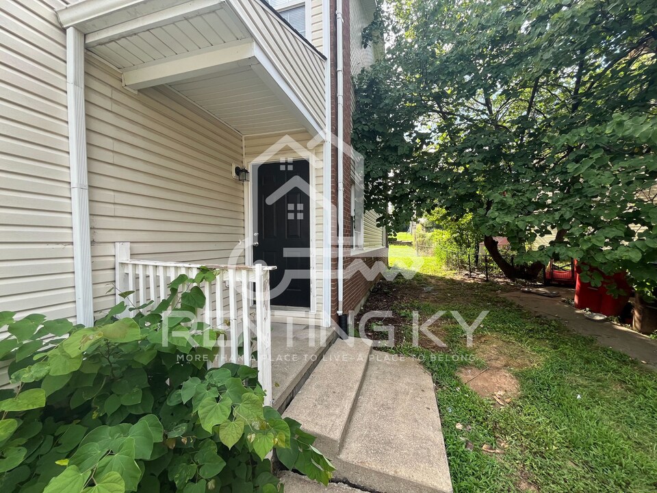 319 Peachtree Rd in Nicholasville, KY - Building Photo
