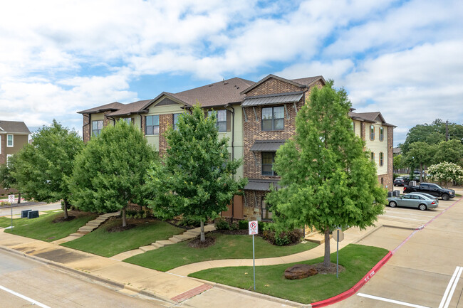 Centre Place Apartments in Denton, TX - Foto de edificio - Building Photo