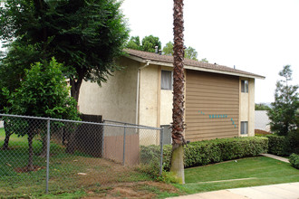 The Breezes in Escondido, CA - Building Photo - Building Photo