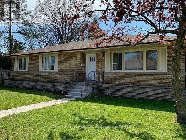 property at 2 Sevenoaks Ave