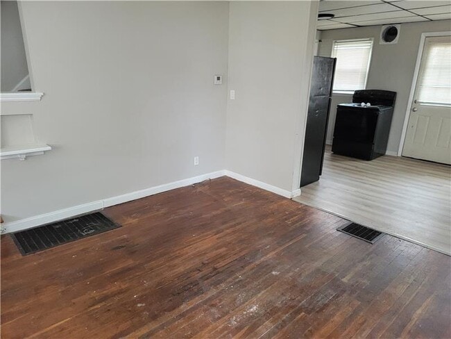 property at 2983 E Moreland Dr