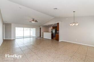 521 NW 32nd St in Cape Coral, FL - Building Photo - Building Photo