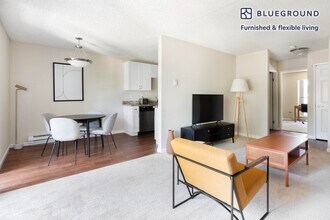877 Heatherstone Way in Mountain View, CA - Building Photo - Building Photo