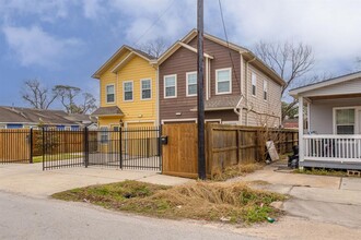 2405 Delafield St in Houston, TX - Building Photo - Building Photo