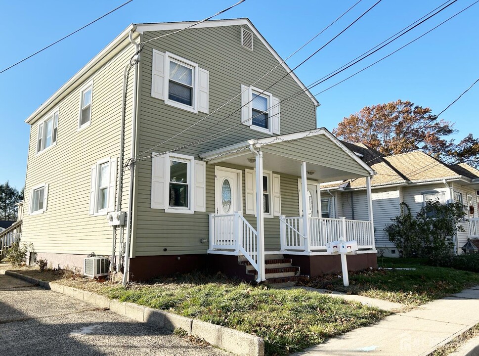 13 Harrison St in Sayreville, NJ - Building Photo