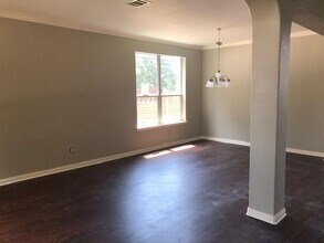 713 Crestwood Ln in Round Rock, TX - Building Photo - Building Photo