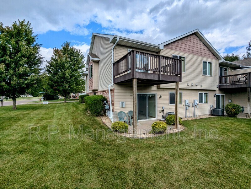 14891 Generation Ave N in Hugo, MN - Building Photo